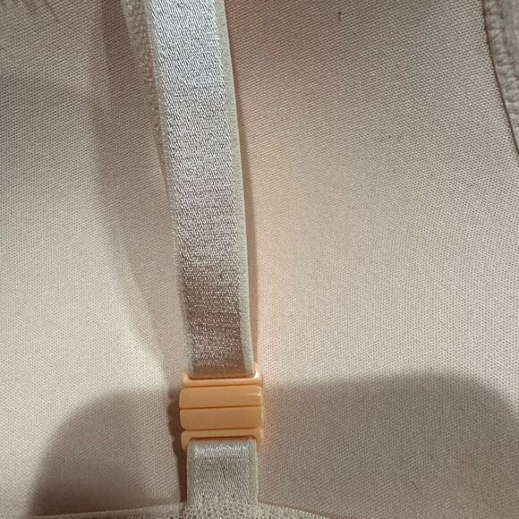 Victoria’s Secret Bra! - Picture 3 of 5